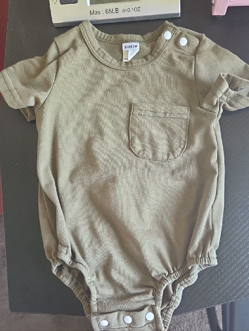SHEIN Olive Ribbed Baby Bodysuit with Chest Pocket